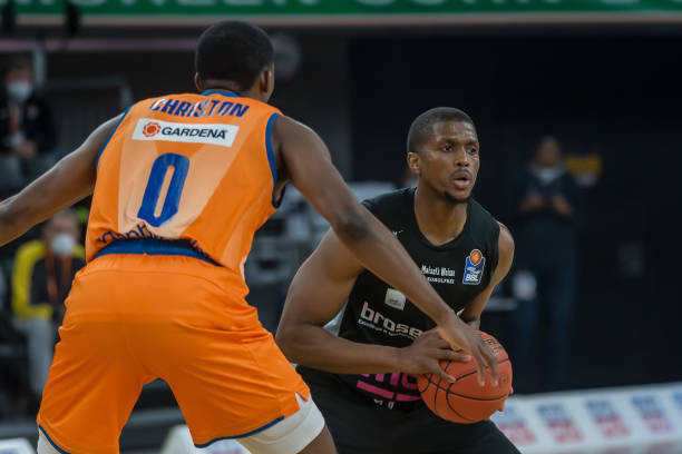 场照助威 场照助威