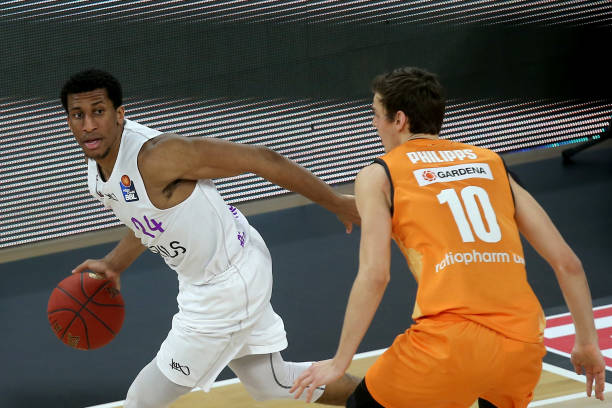 表团再次增 表团再次增